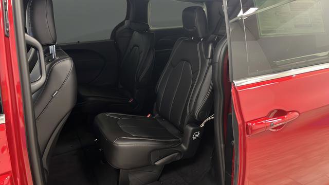 New 2026 Chrysler Pacifica Select image 28