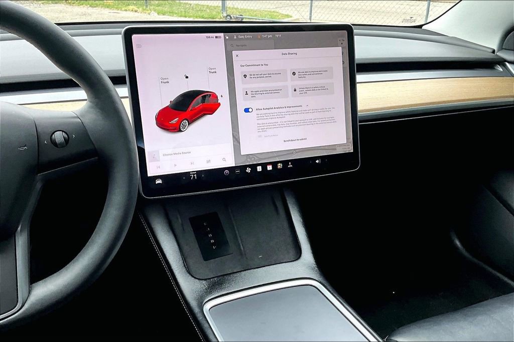 Used 2022 Tesla Model 3 Standard Range image 9