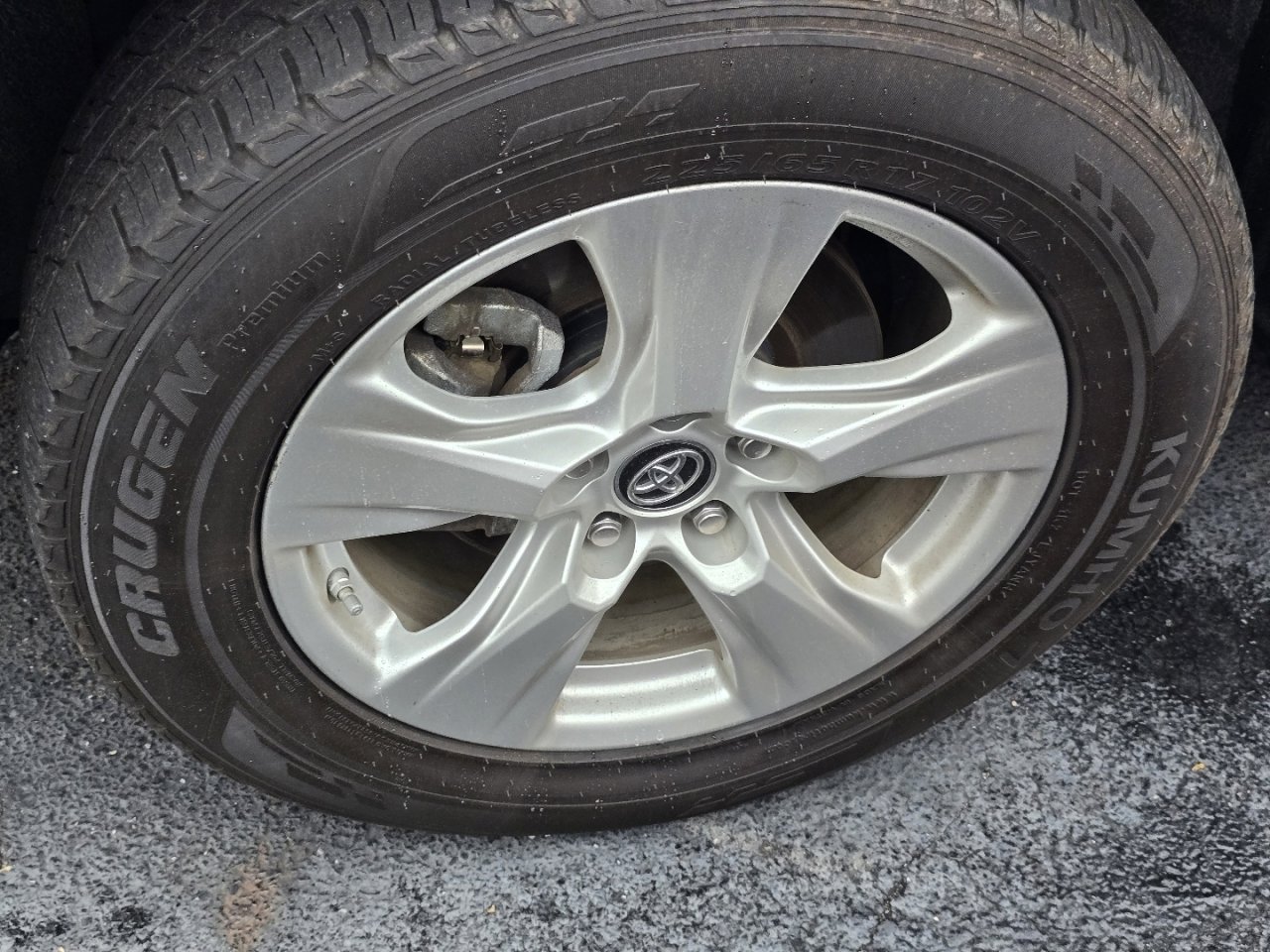 Used 2021 Toyota RAV4 LE AWD/4WD image 23