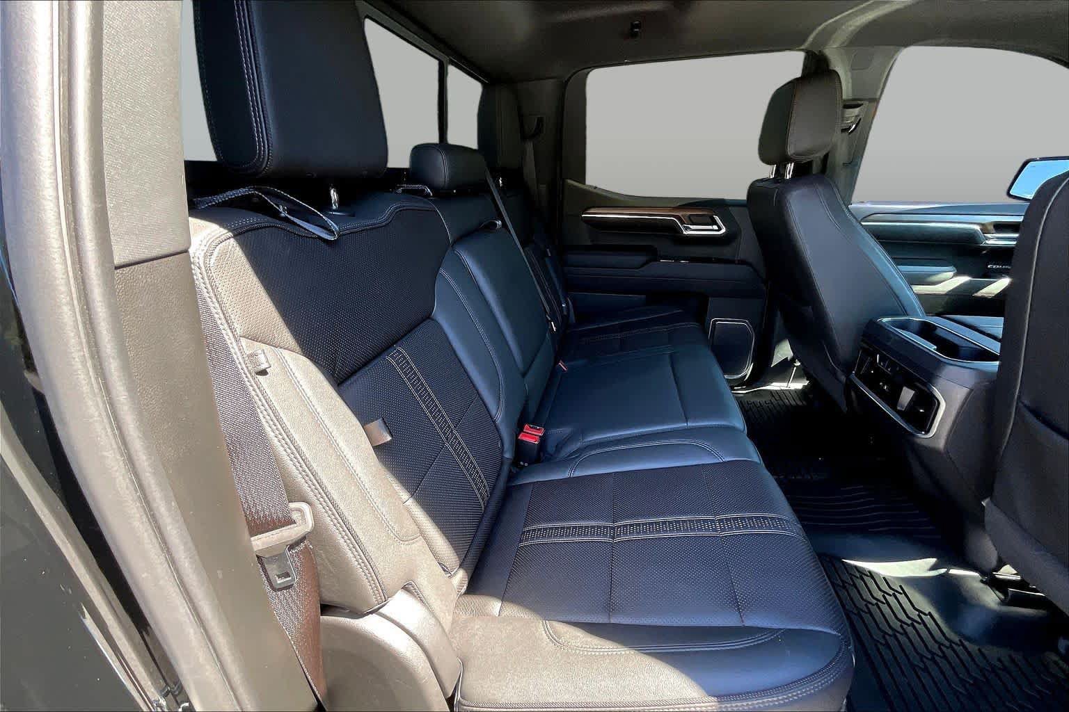 Used 2023 Chevrolet Silverado 1500 High Country w/ High Country Premium Package AWD/4WD image 41