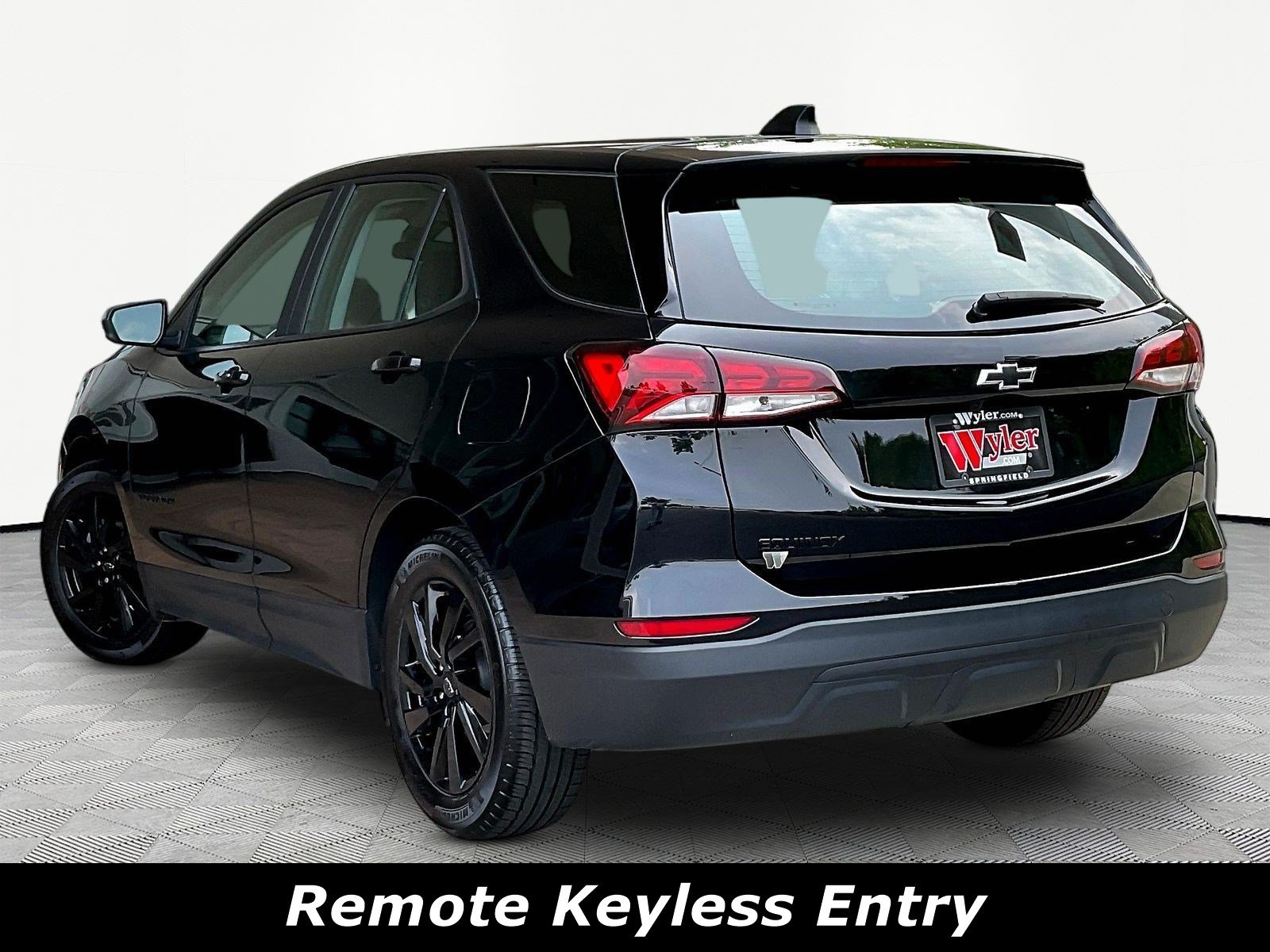 Used 2024 Chevrolet Equinox LS w/ Midnight Edition FWD image 4