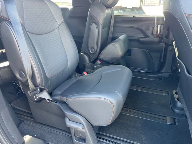Used 2021 Toyota Sienna XSE w/ XSE Plus Package FWD image 14