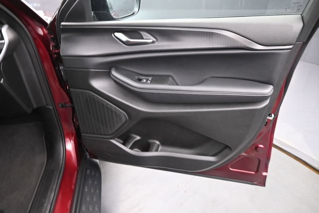 Used 2025 Jeep Grand Cherokee Altitude AWD/4WD image 13