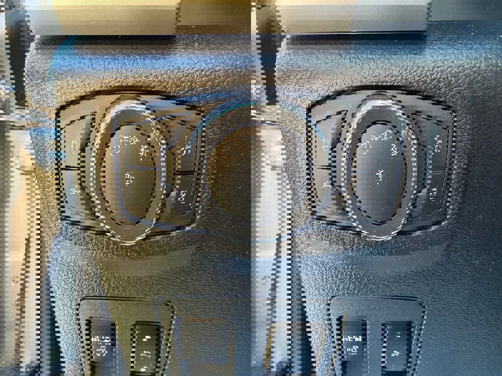 Used 2019 Ford F150 Lariat image 16