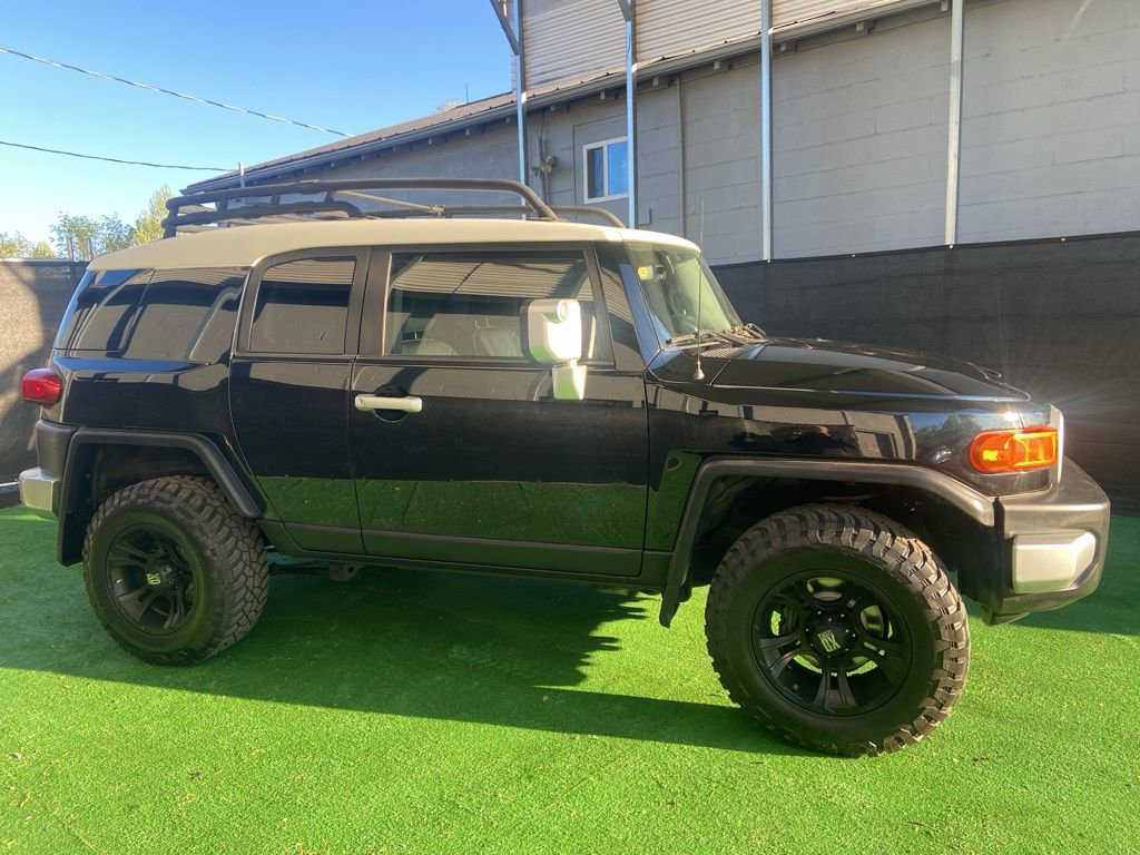 Used 2012 Toyota FJ Cruiser 4WD w/ Upgrade Pkg image 3