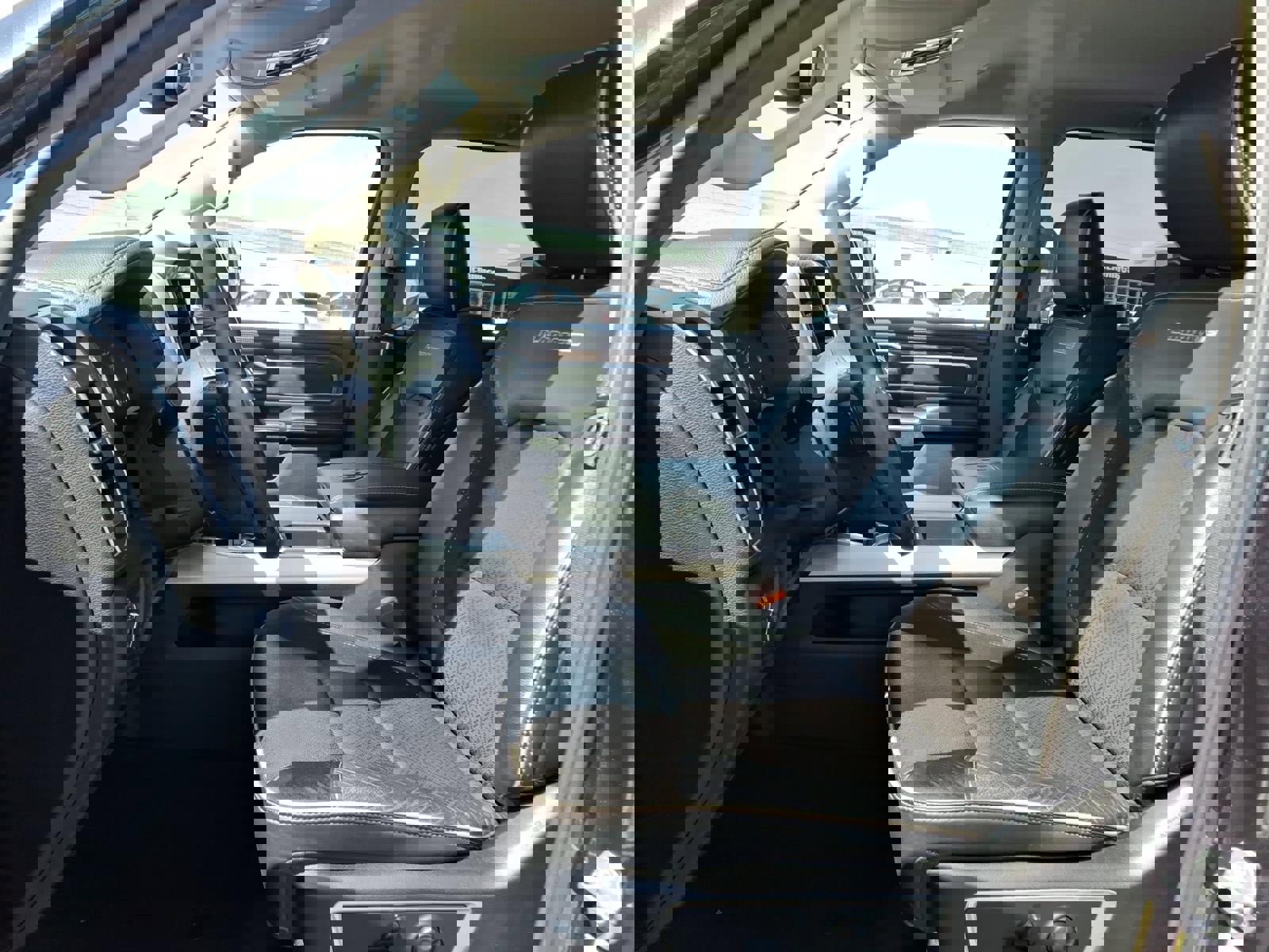 Used 2019 RAM 1500 Laramie AWD/4WD image 8