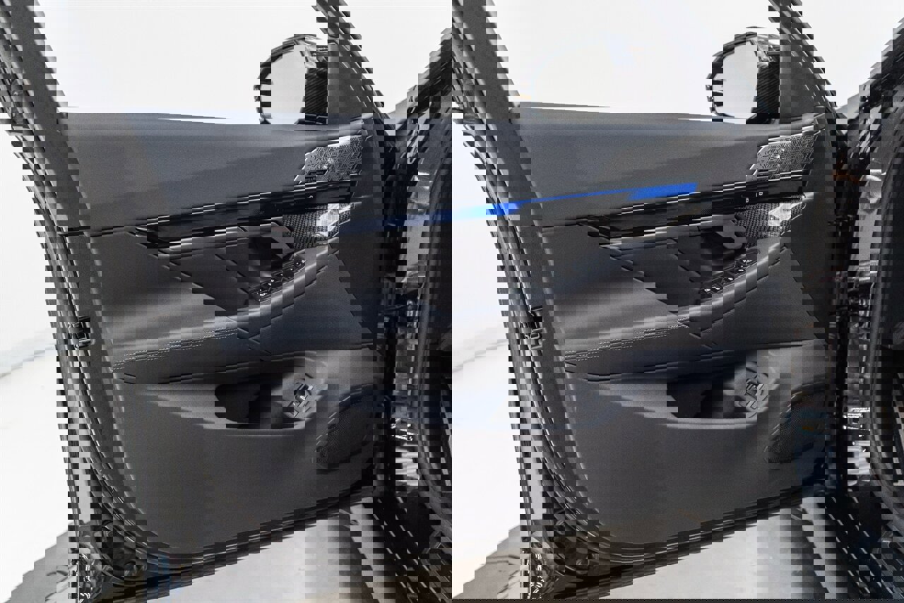 Used 2025 BMW M5 w/ Carbon Package image 80