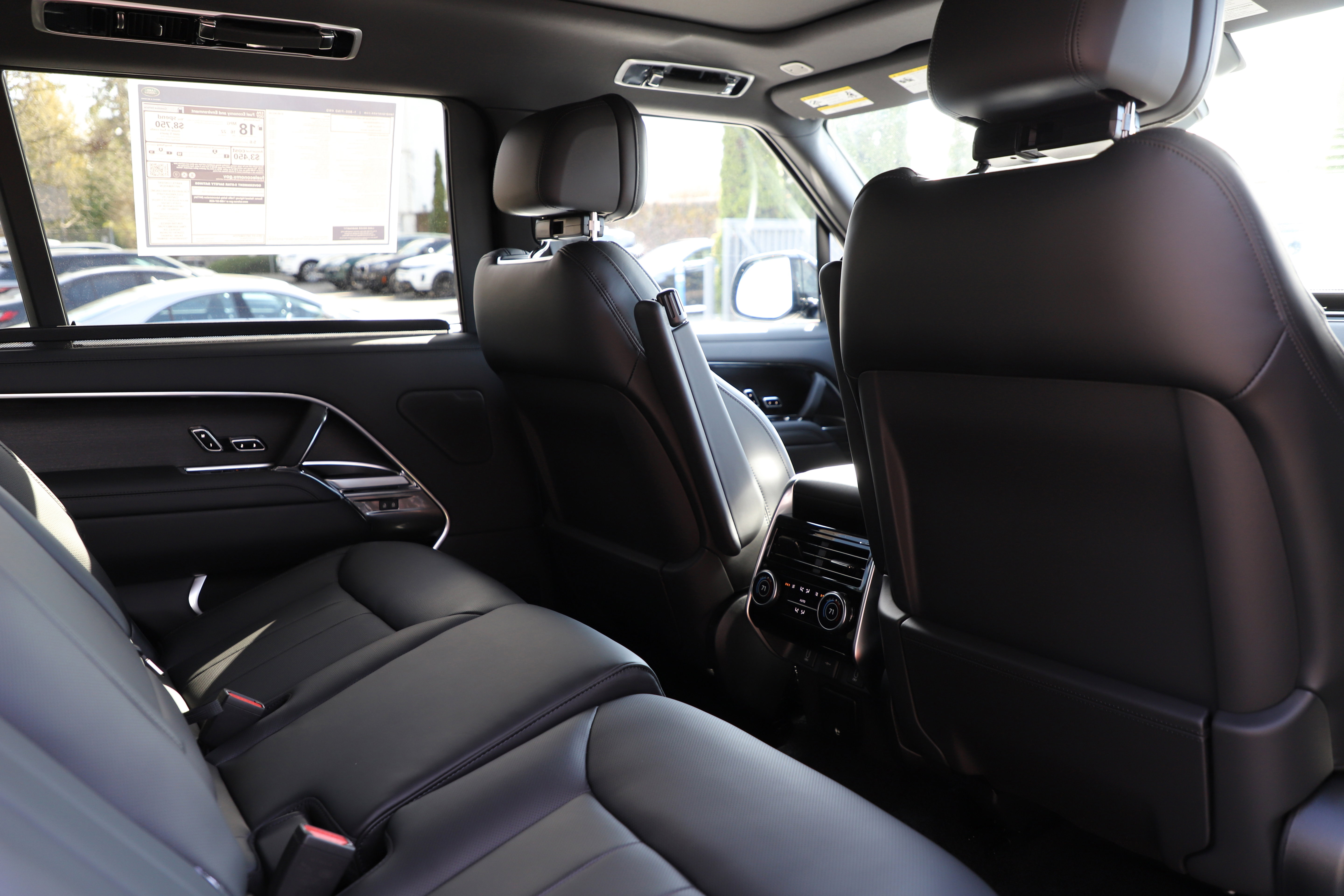 New 2026 Land Rover Range Rover Long Wheelbase SE AWD/4WD image 12