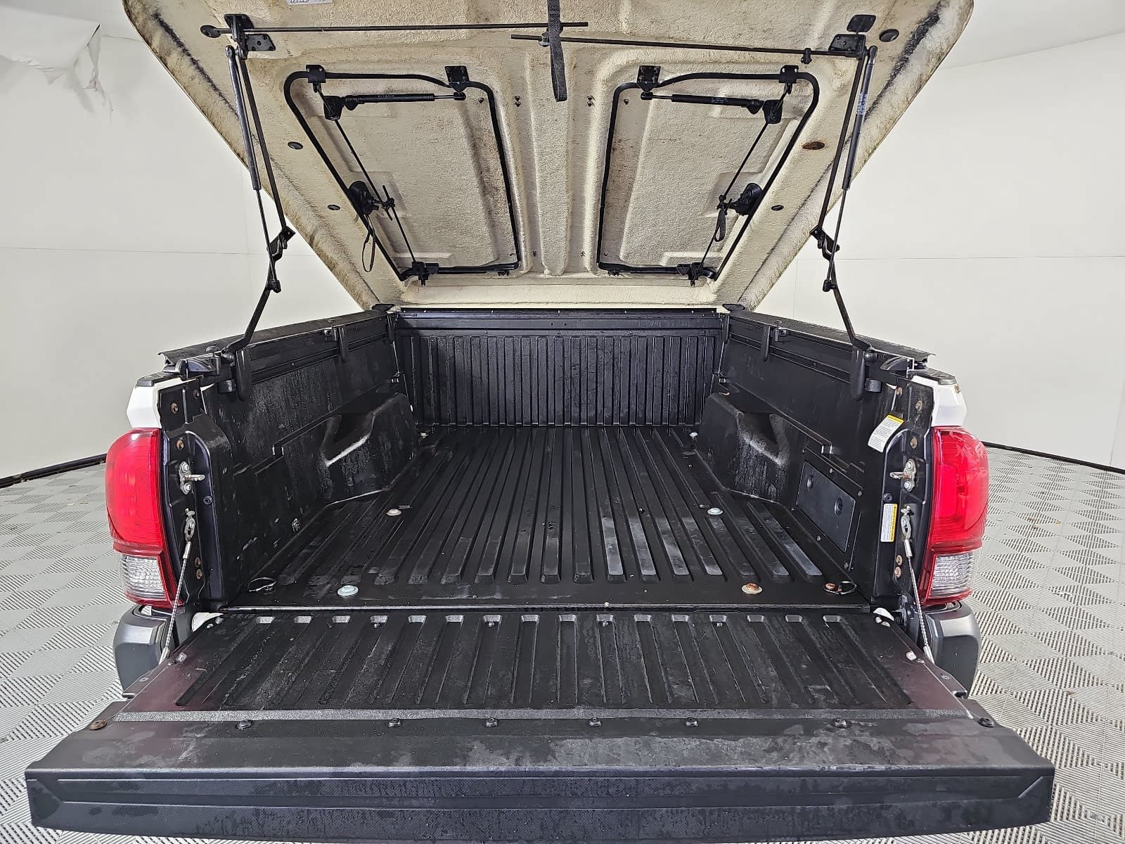 Used 2019 Toyota Tacoma SR RWD image 11
