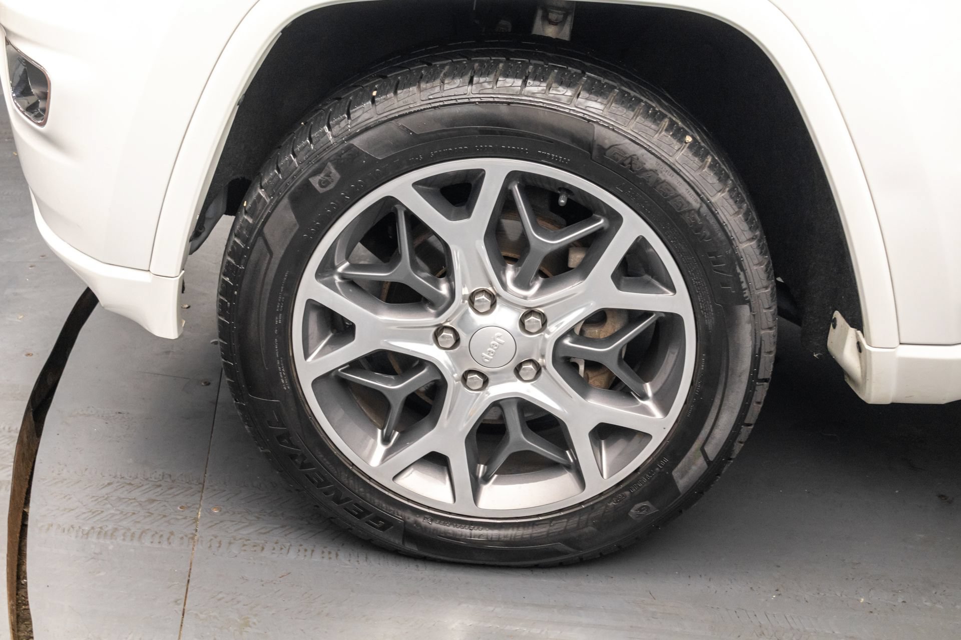 Used 2019 Jeep Grand Cherokee Overland AWD/4WD image 40