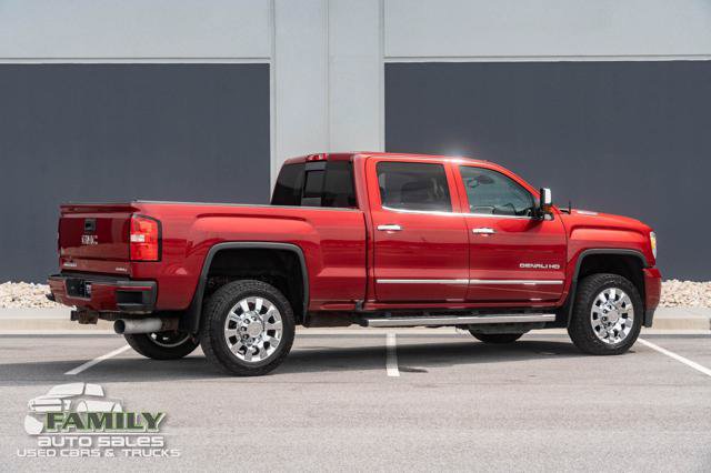 Used 2019 GMC Sierra 2500 Denali w/ Duramax Plus Package AWD/4WD image 10
