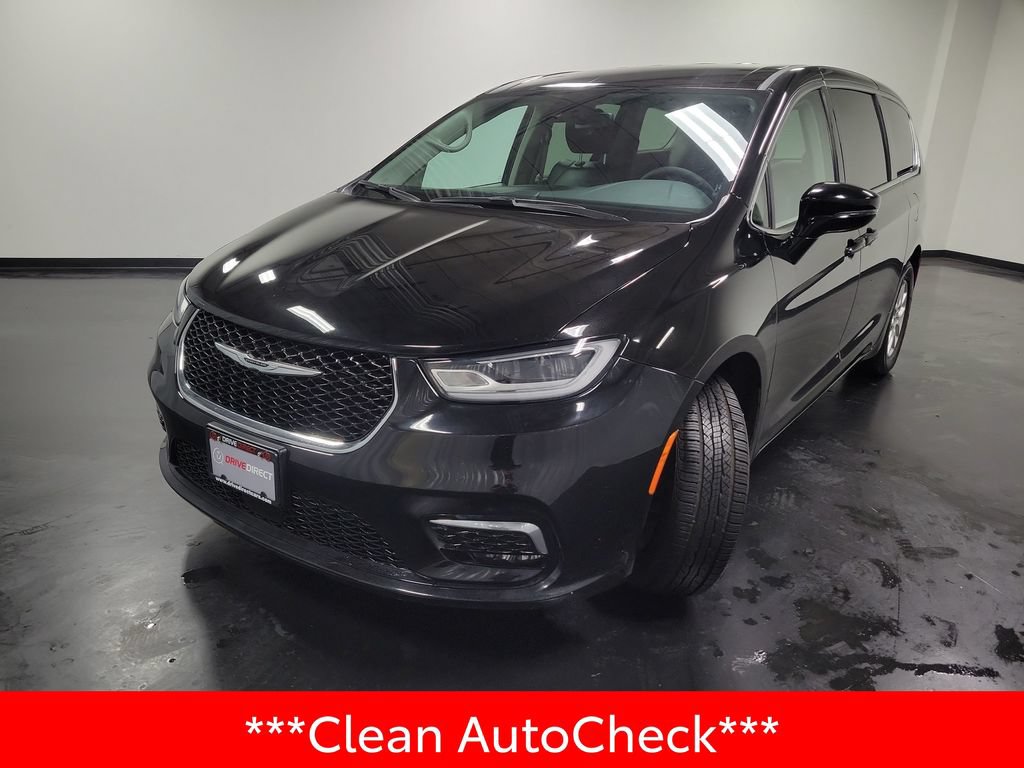 Used 2024 Chrysler Pacifica Touring-L FWD image 4