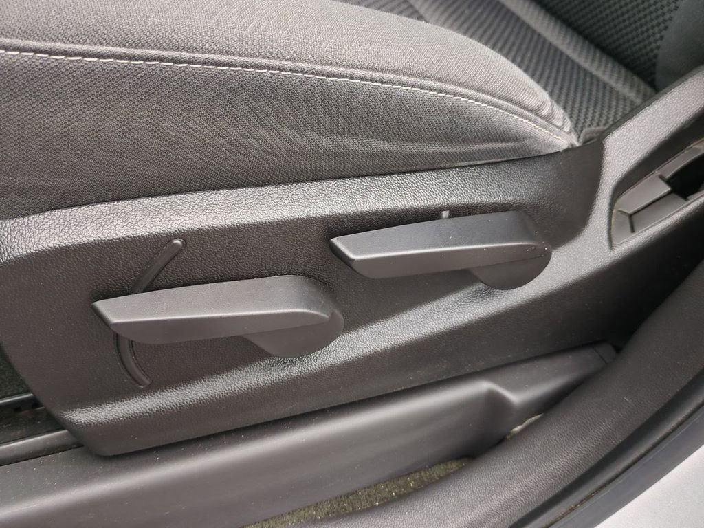 Used 2017 Chevrolet Silverado 1500 LT image 17