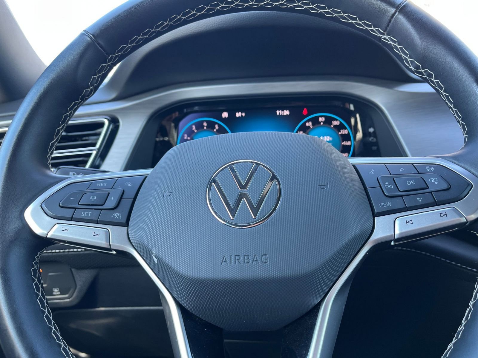 Used 2025 Volkswagen Atlas Cross Sport SE image 28