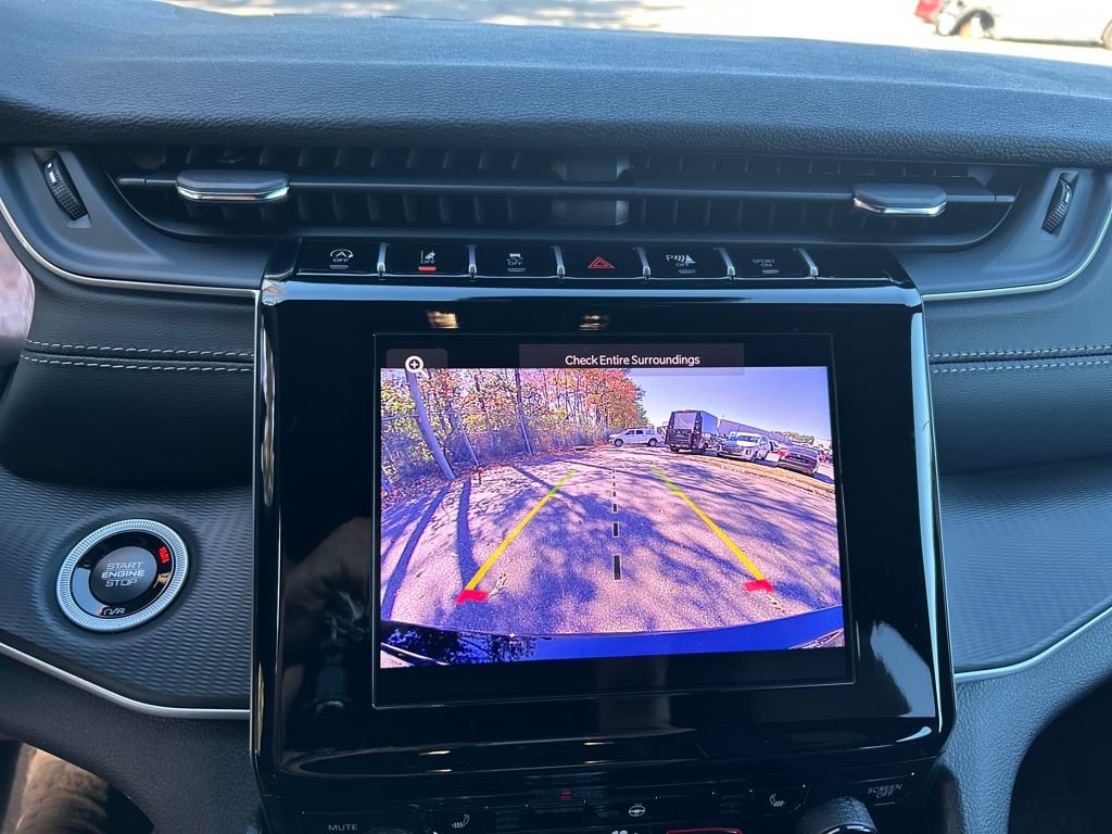 New 2025 Jeep Grand Cherokee L Altitude image 16