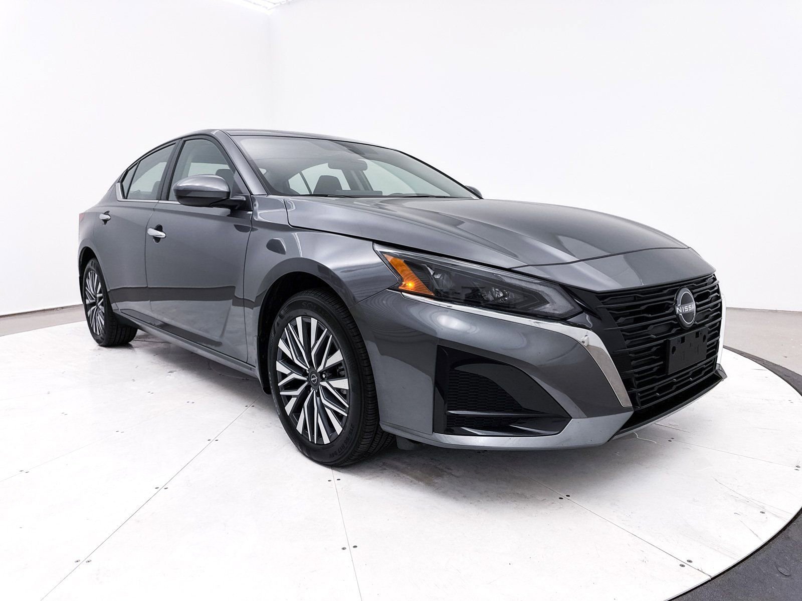 Used 2024 Nissan Altima 2.5 SV w/ SV Premium Package image 11