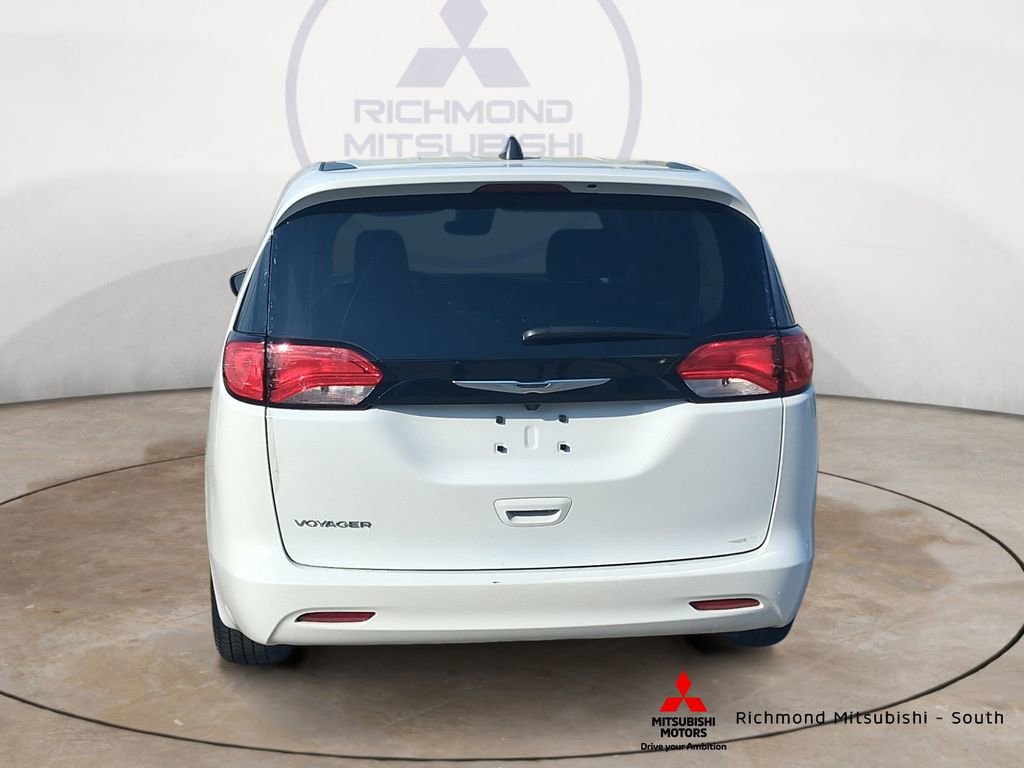 Used 2024 Chrysler Voyager LX FWD image 4