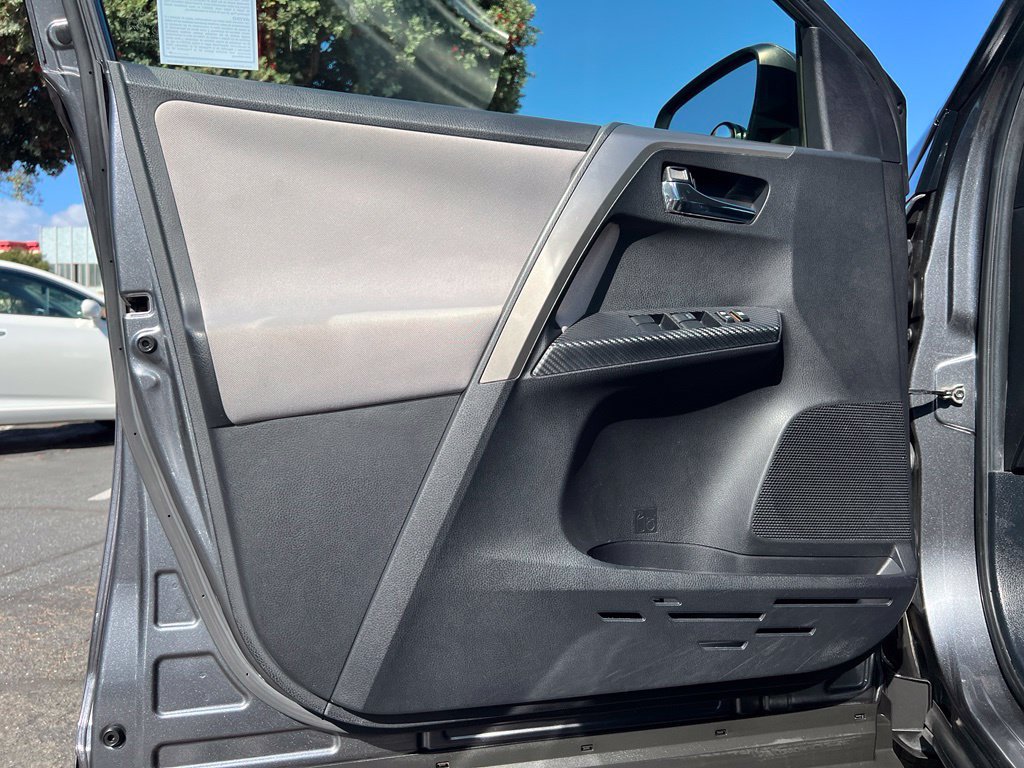 Used 2015 Toyota RAV4 XLE FWD image 36