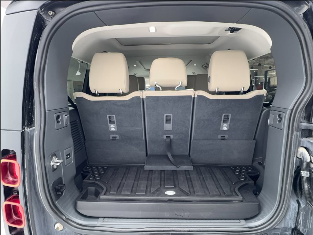 Used 2024 Land Rover Defender 130 S image 16