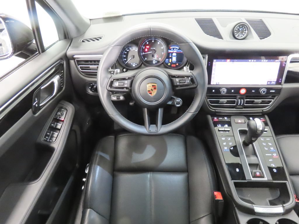 Certified 2026 Porsche Macan AWD/4WD image 15