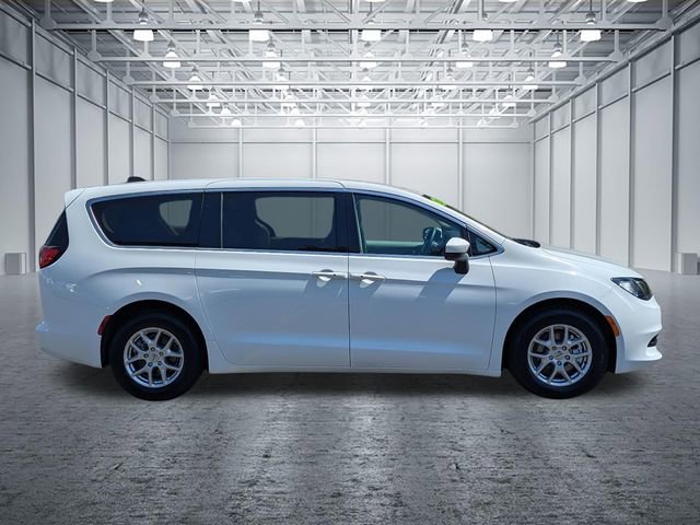 Used 2023 Chrysler Voyager LX FWD image 6