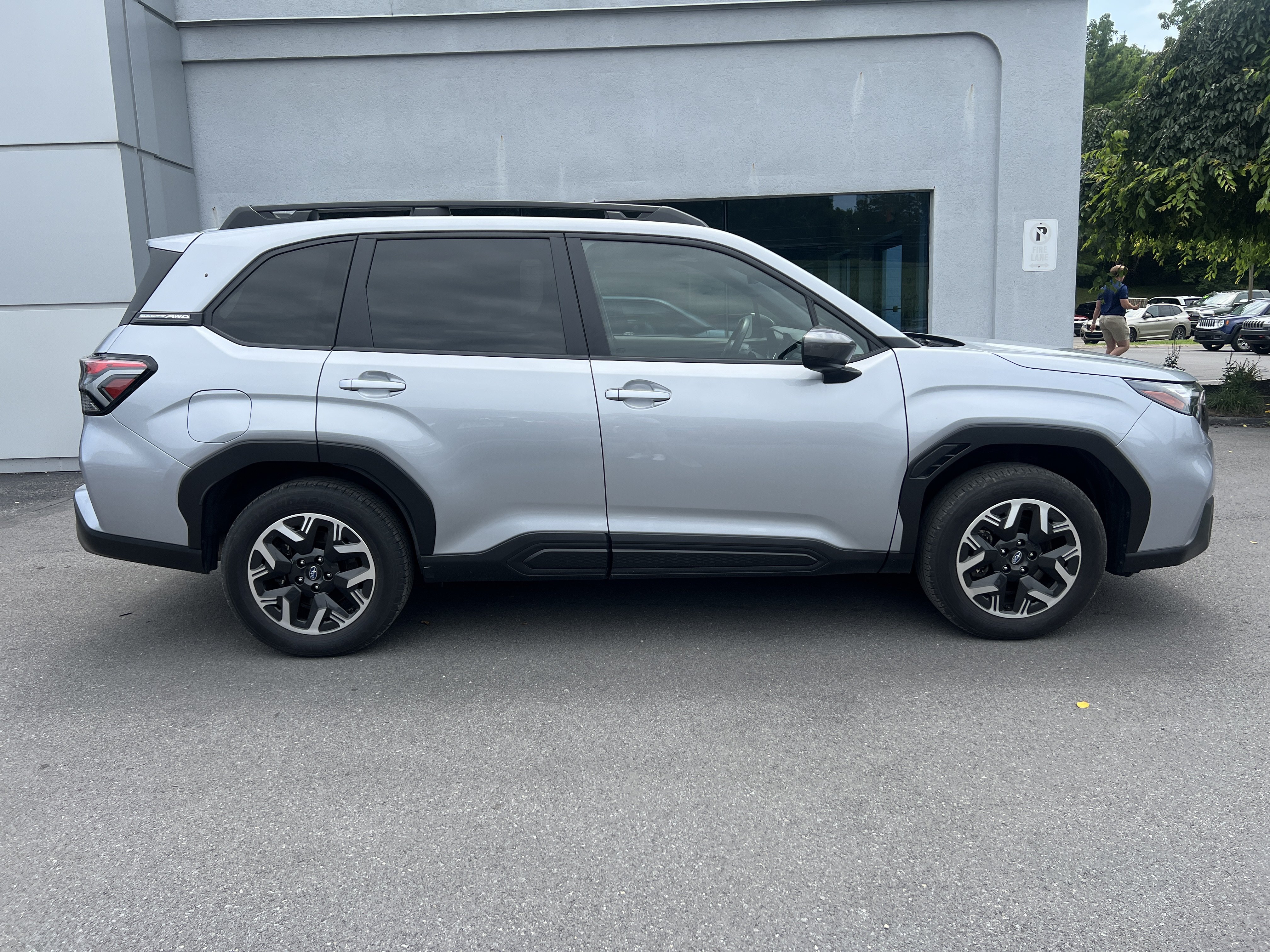 Used 2025 Subaru Forester Premium w/ Convenience Package #1 AWD/4WD image 2