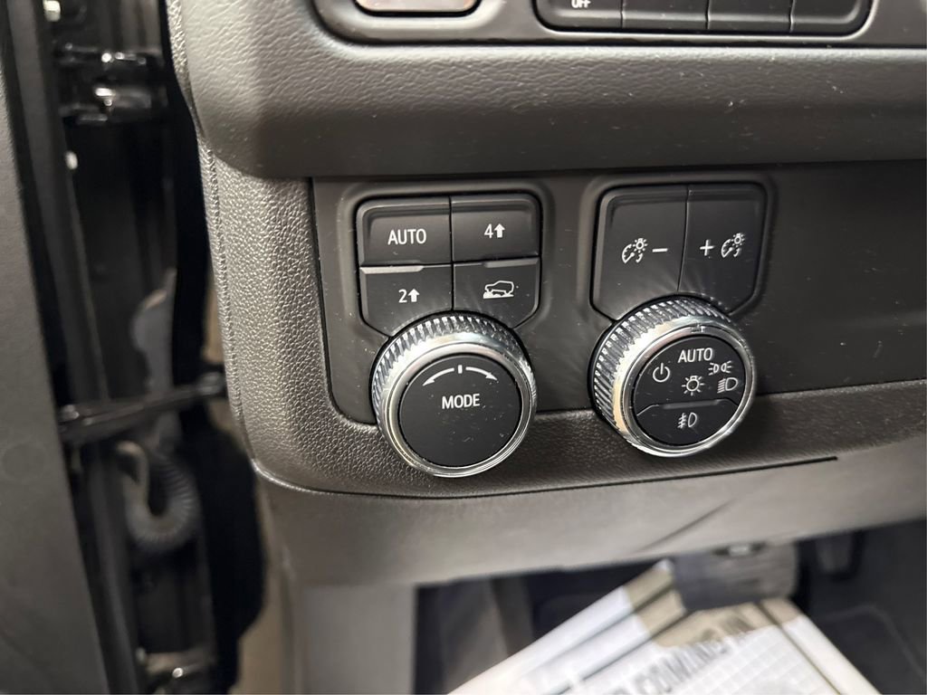 Used 2022 GMC Yukon SLE image 32