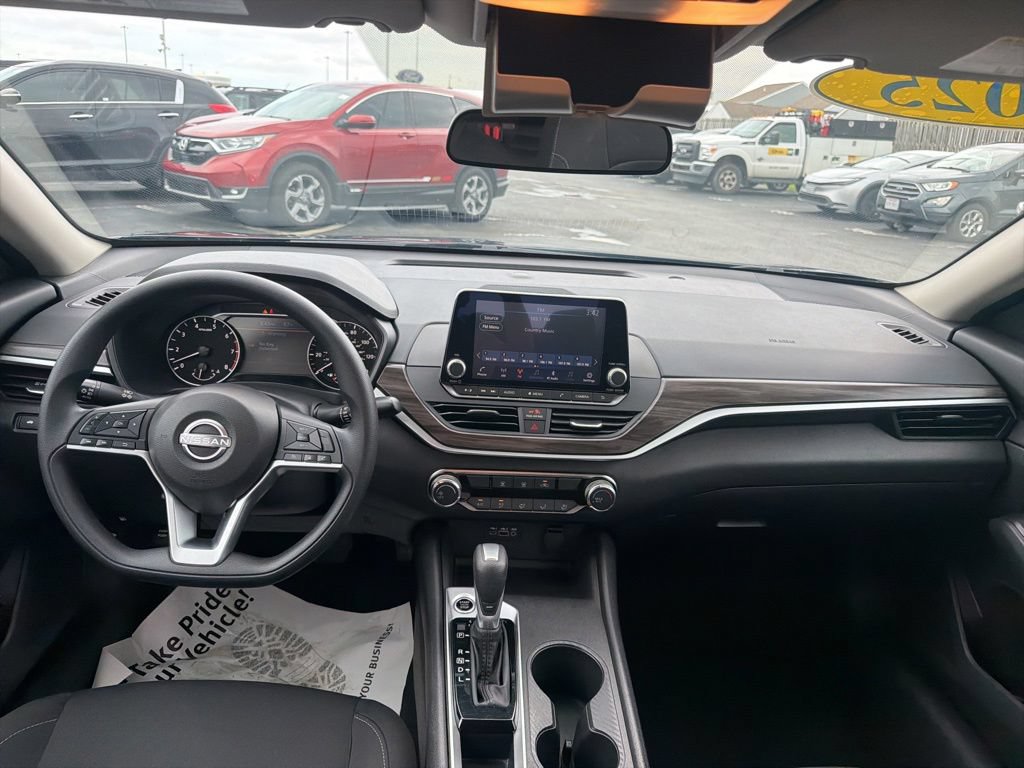 Used 2025 Nissan Altima 2.5 SV FWD image 18