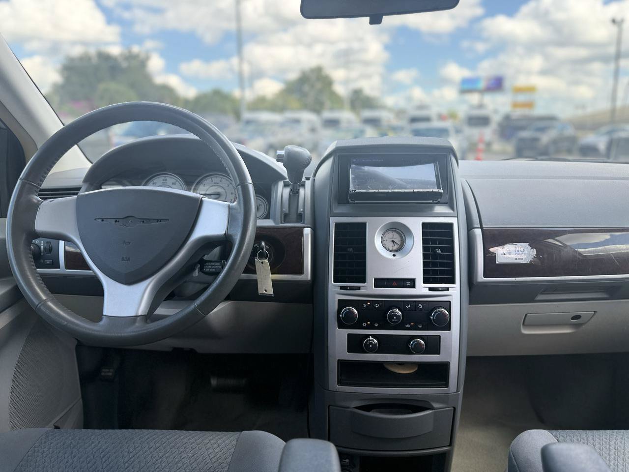 Used 2010 Chrysler Town & Country Touring FWD image 51
