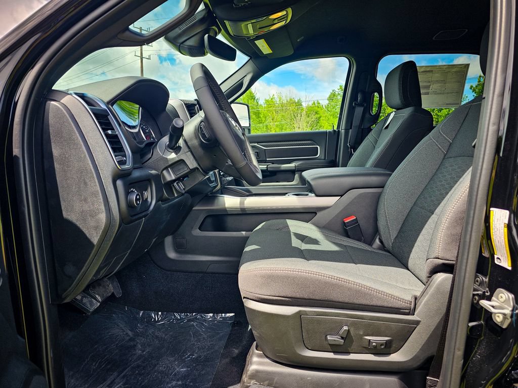 New 2026 RAM 3500 Big Horn AWD/4WD image 14