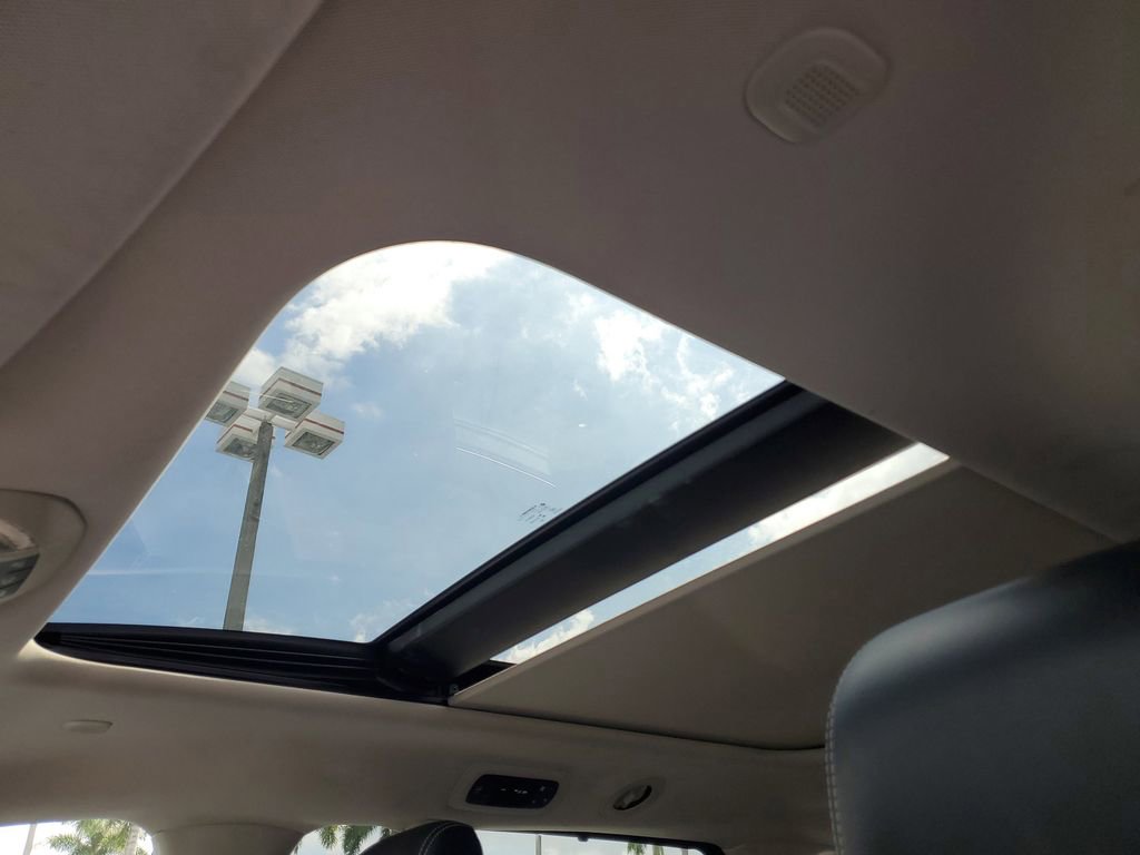 Used 2021 Chrysler Pacifica Limited w/ Uconnect Theater Family Group image 20