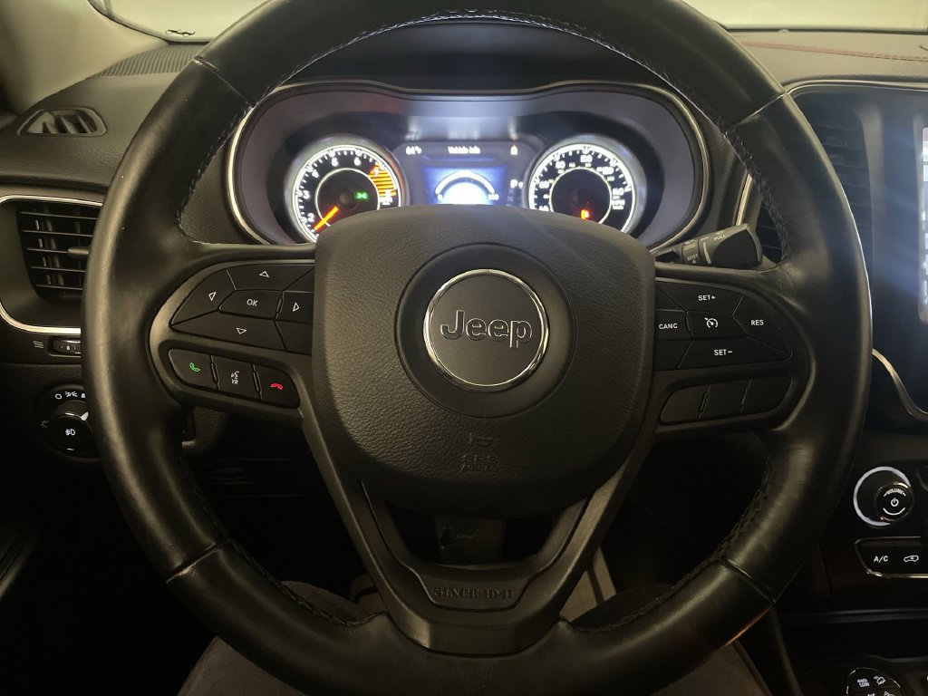 Used 2020 Jeep Cherokee Trailhawk w/ Cold Weather Group AWD/4WD image 5