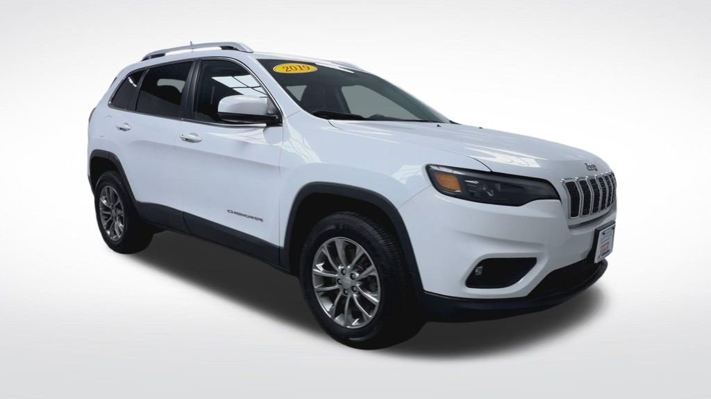Used 2019 Jeep Cherokee Latitude Plus AWD/4WD image 2