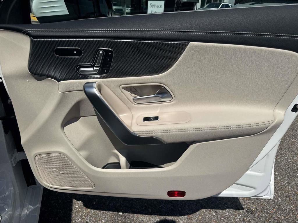 Used 2025 Mercedes-Benz CLA 250 4MATIC image 13