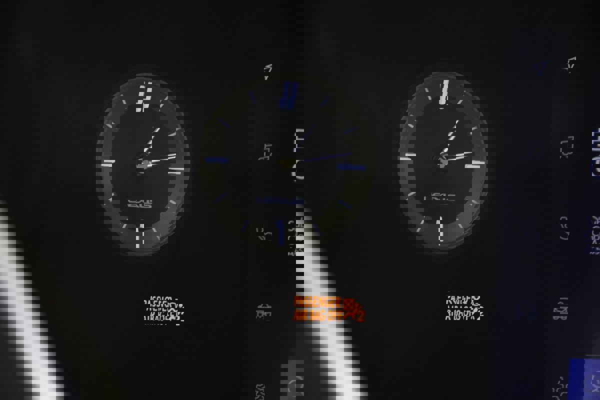 Used 2024 Lexus ES 350 w/ Accessory Package (Z2) image 33