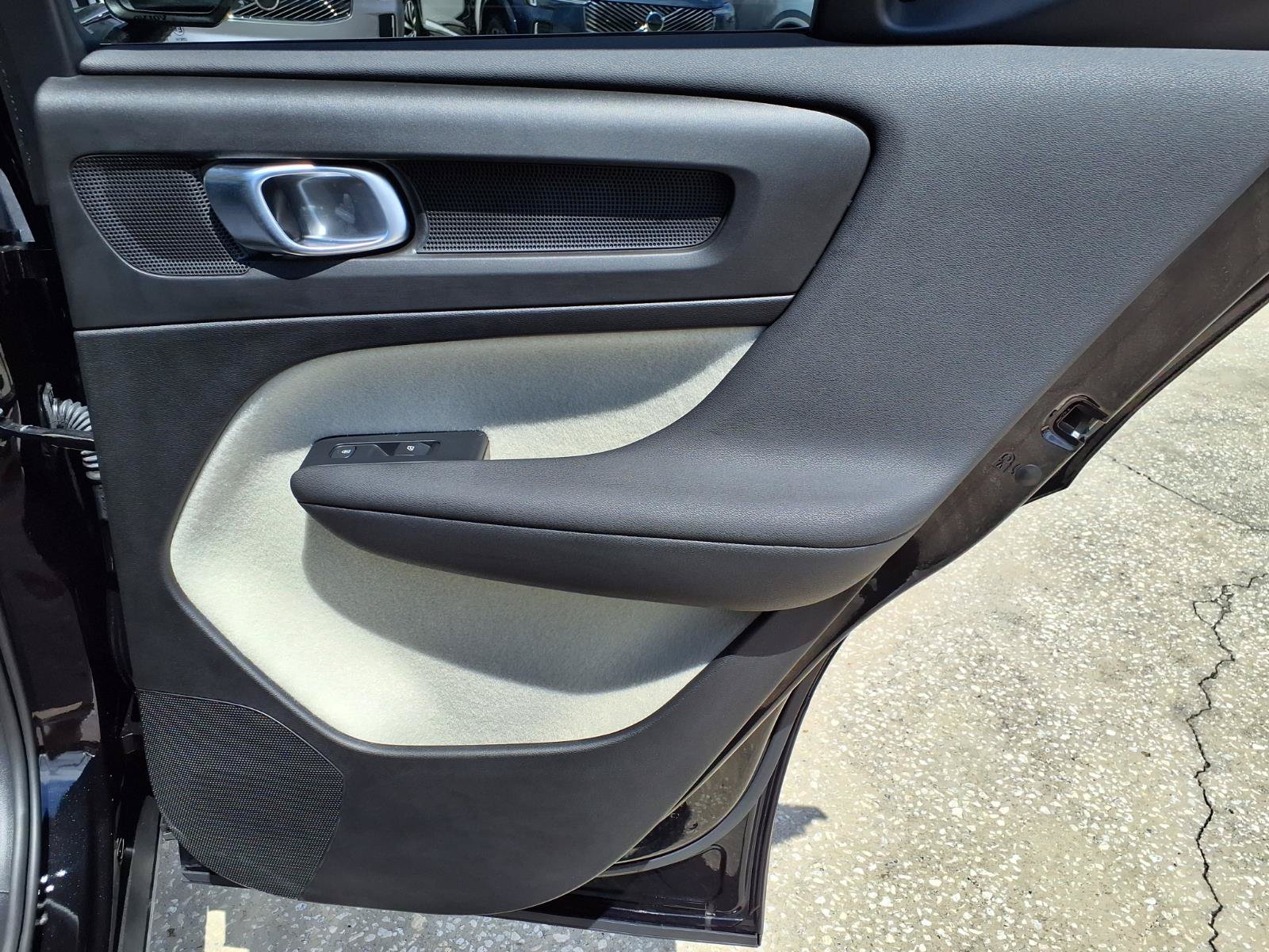 Certified 2025 Volvo XC40 B5 Ultra AWD/4WD image 14