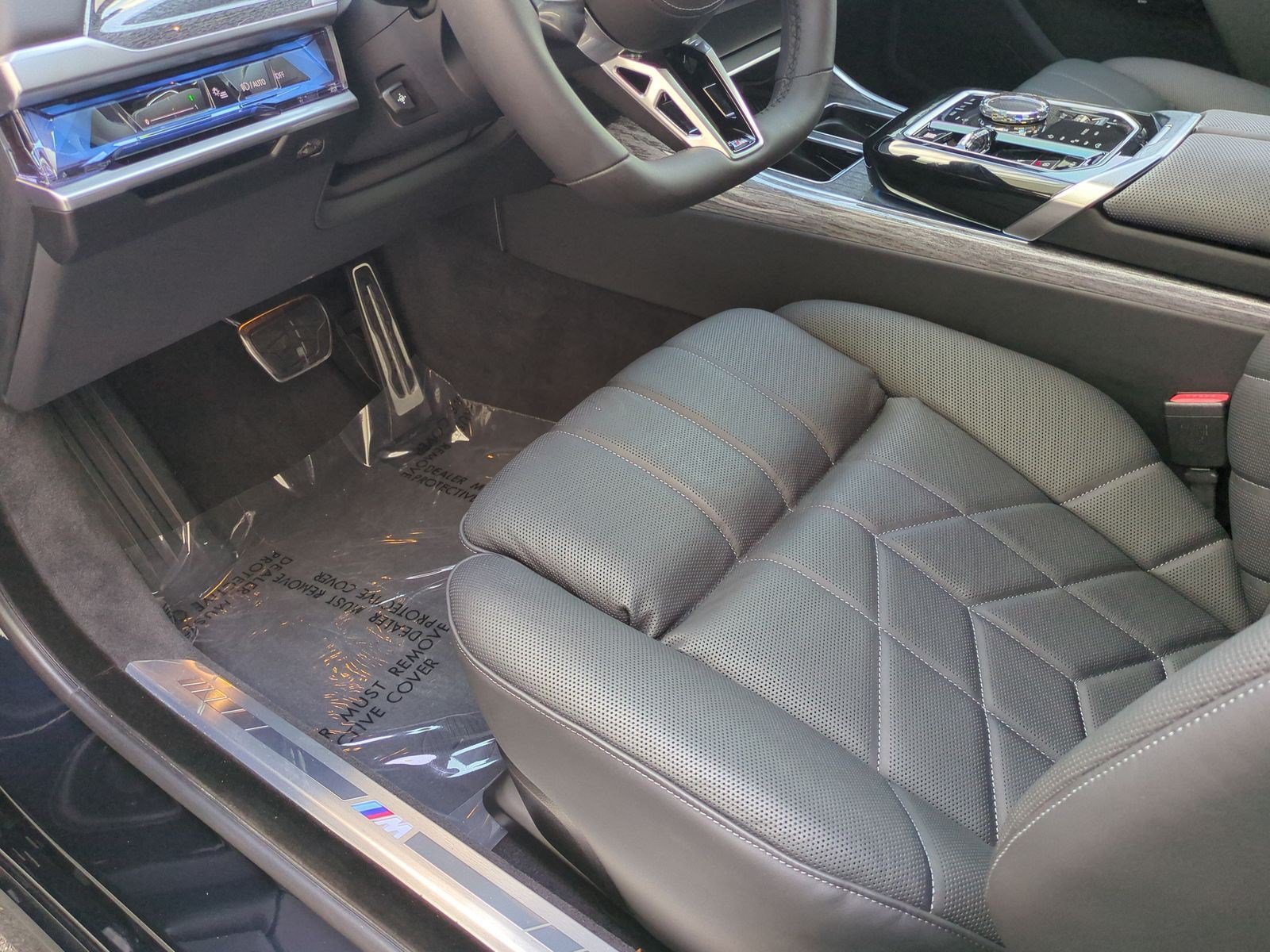 Certified 2025 BMW 760i xDrive w/ Luxury Rear Seating Package AWD/4WD image 16