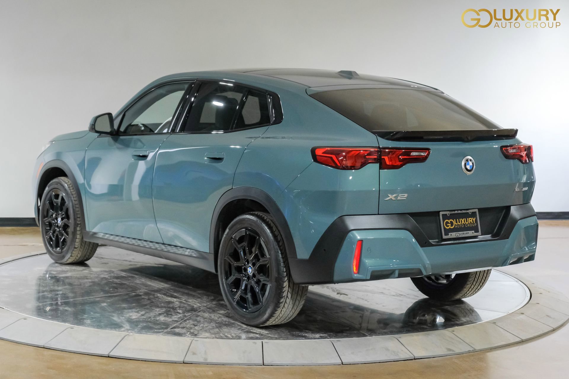Used 2025 BMW X2 xDrive28i AWD/4WD image 12