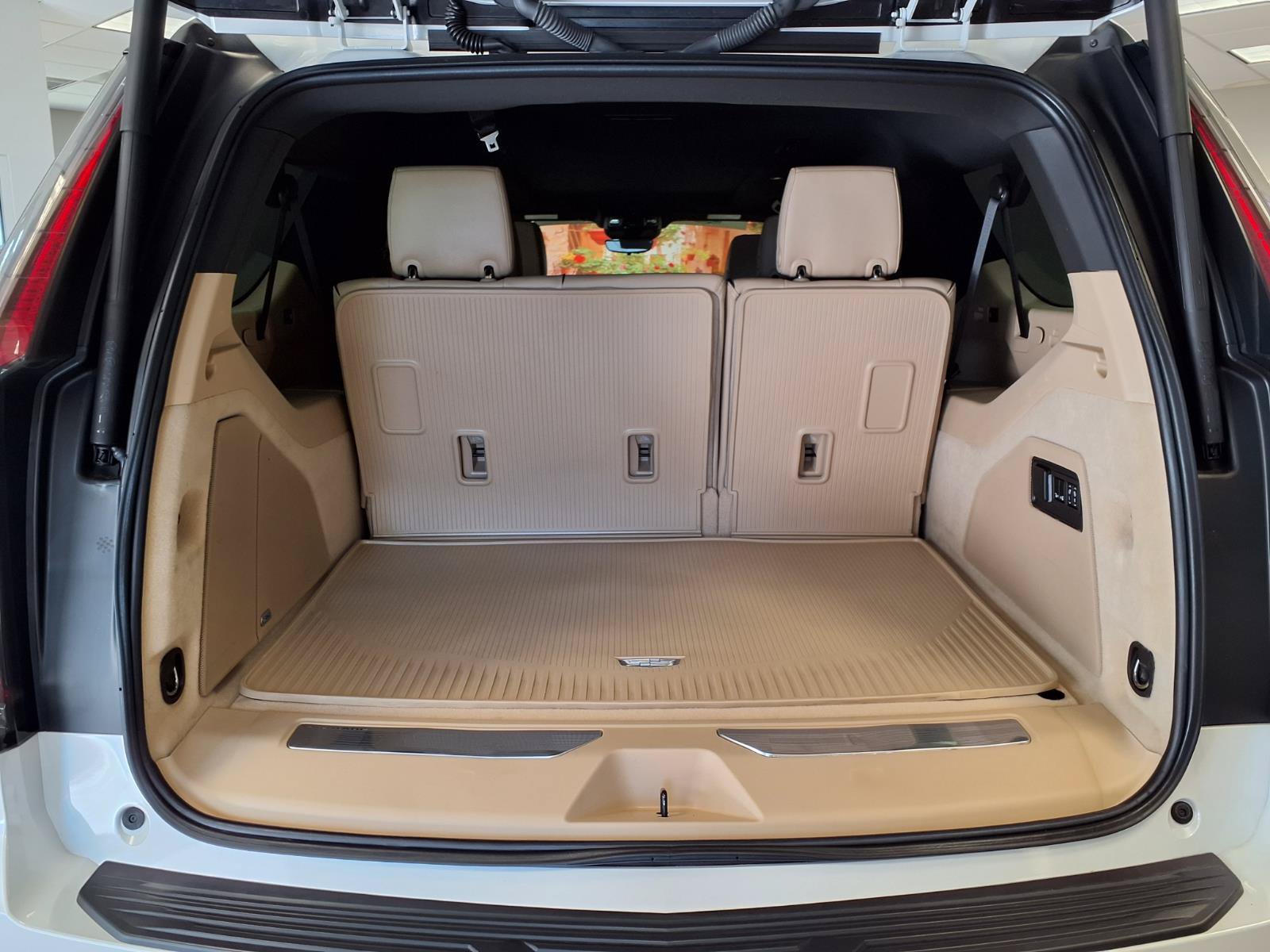 Certified 2024 Cadillac Escalade ESV Premium Luxury RWD image 18