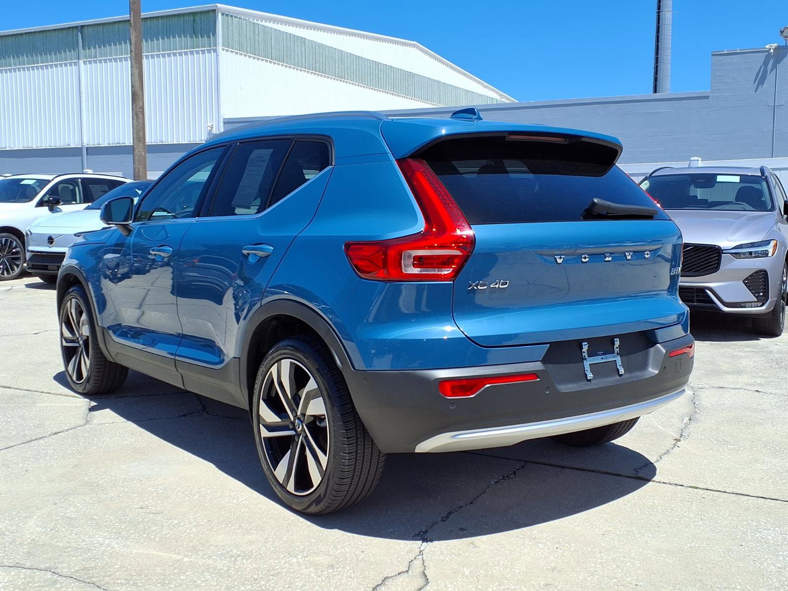 Certified 2023 Volvo XC40 B5 Ultimate w/ Protection Package Premier AWD/4WD image 5