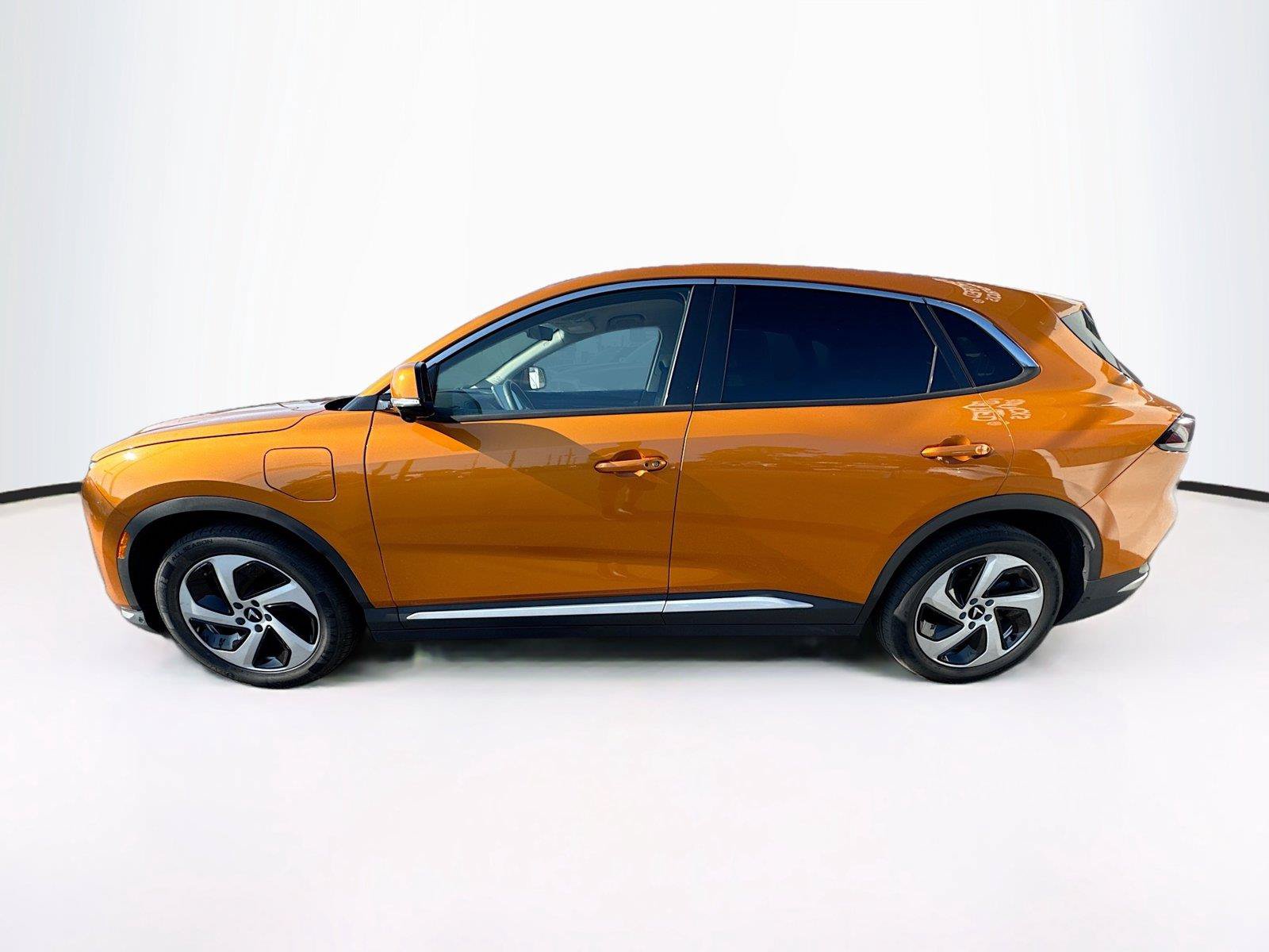 Used 2024 VinFast VF 8 Eco AWD/4WD image 2