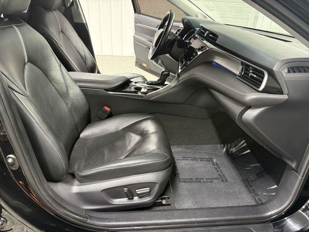 Used 2019 Toyota Camry XSE FWD image 33