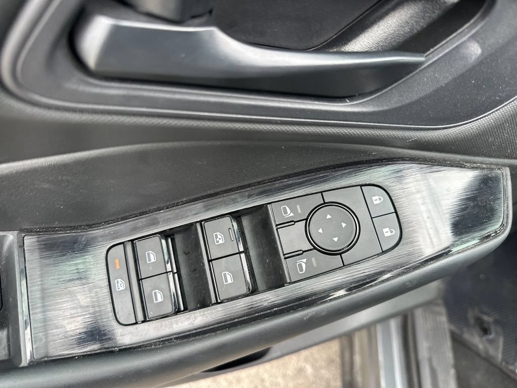 Used 2024 Nissan Rogue S FWD image 14