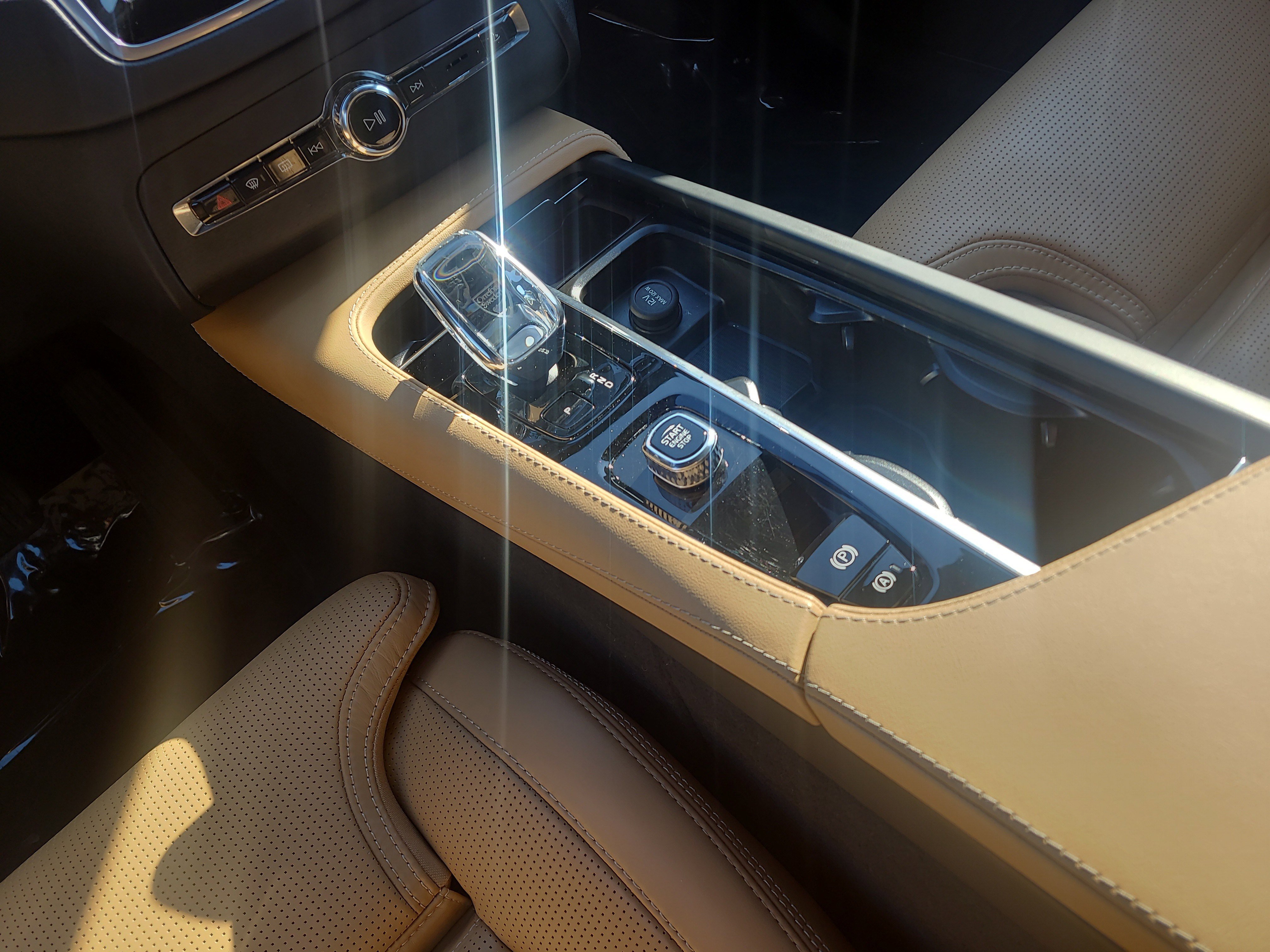 Used 2024 Volvo XC90 B6 Ultimate w/ Protection Package Premier image 21