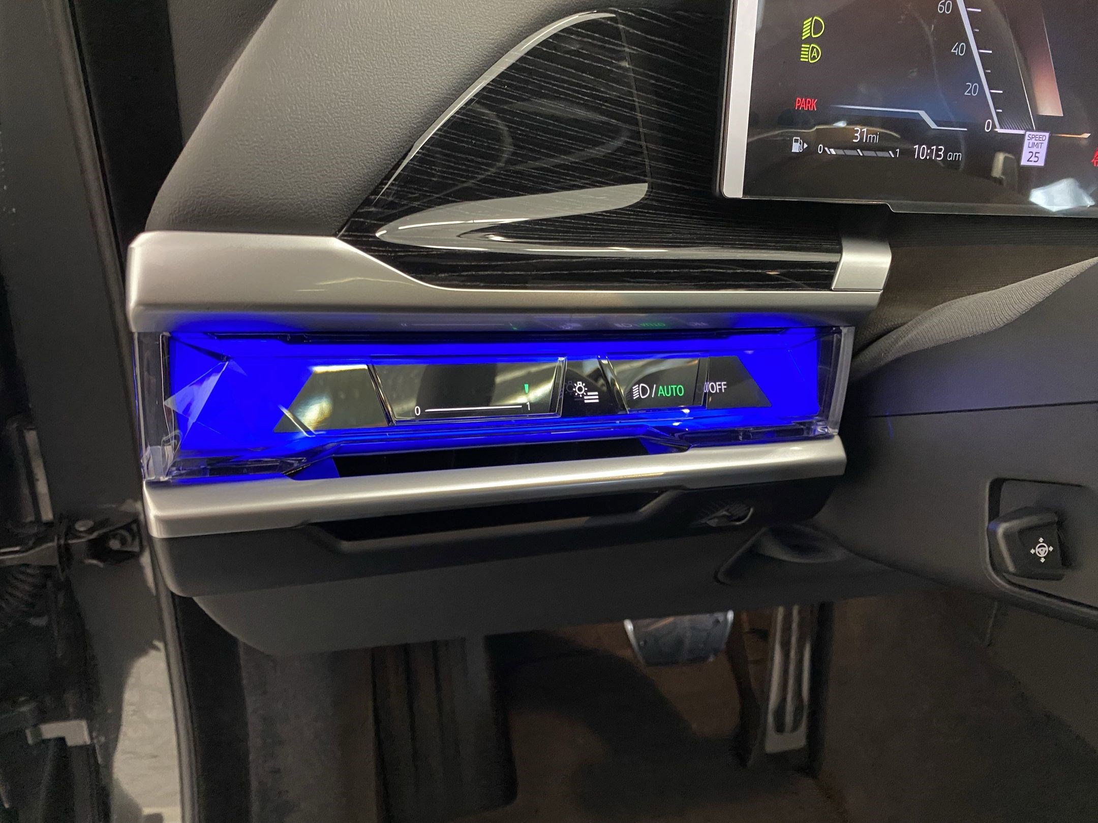 Used 2025 BMW 740i xDrive image 24