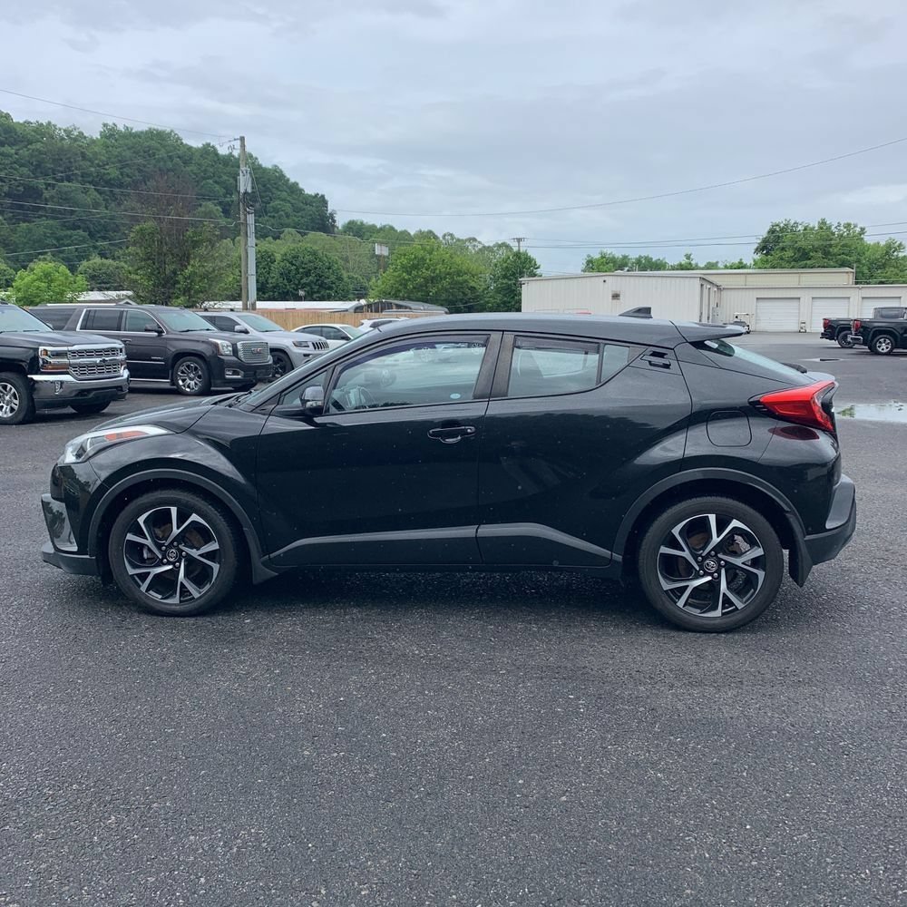 Used 2018 Toyota C-HR XLE FWD image 4