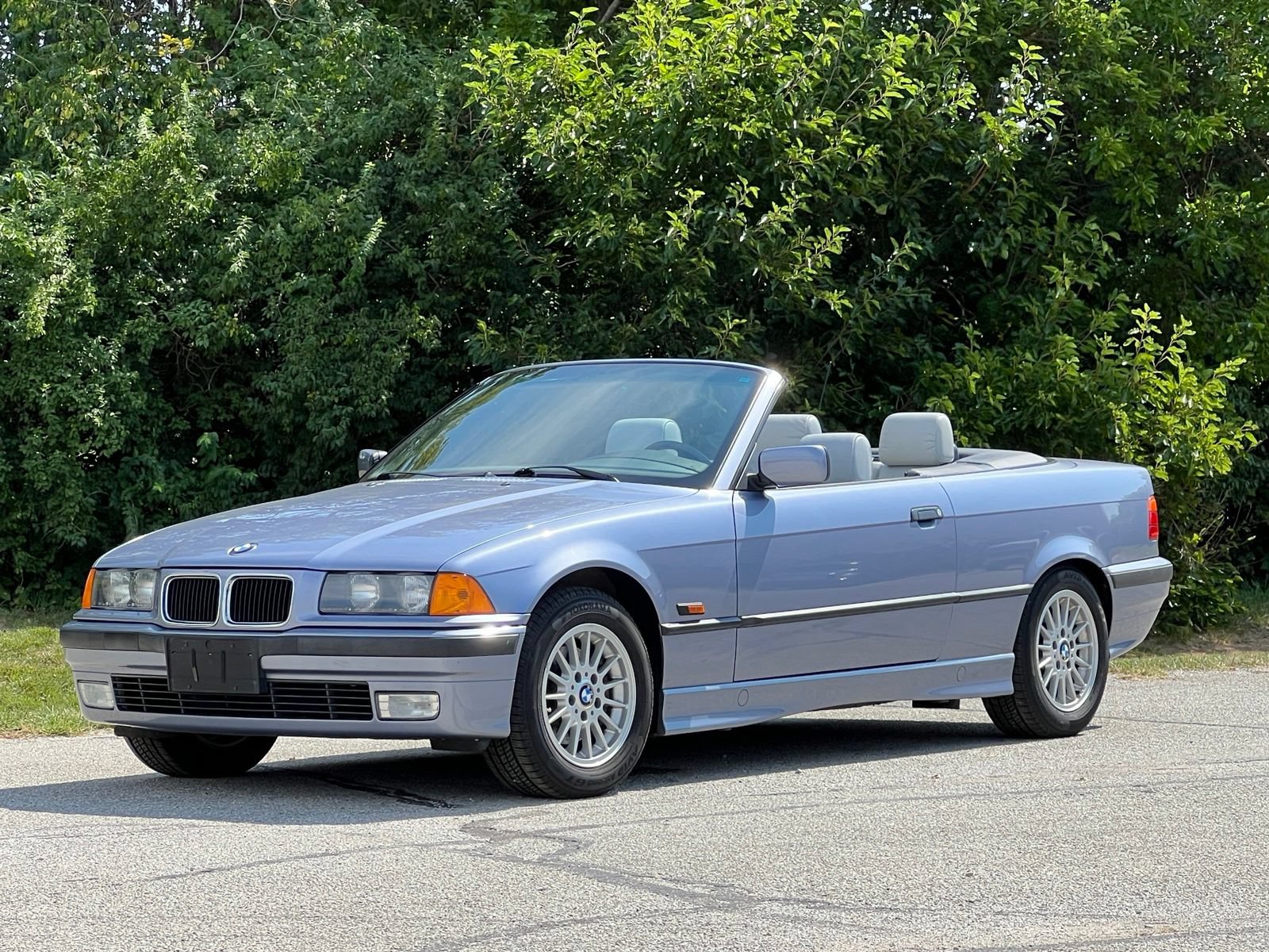 Used 1996 BMW 328i Convertible RWD image 1