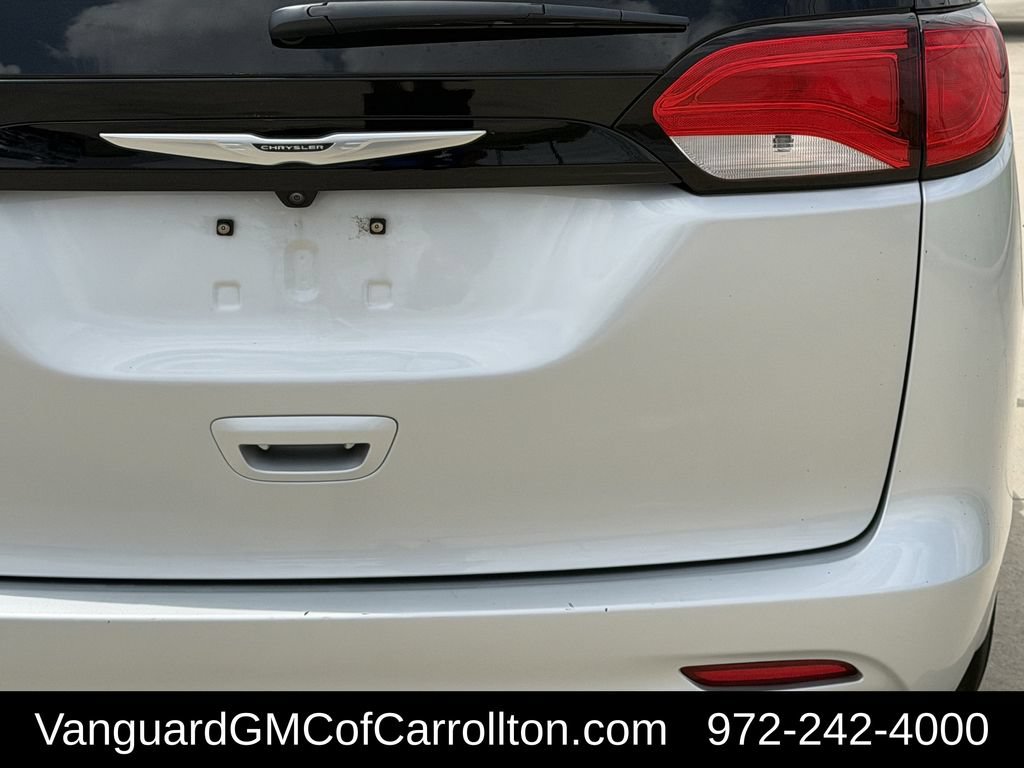 Used 2022 Chrysler Voyager LX FWD image 8