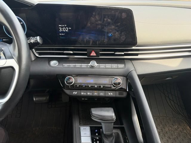Used 2023 Hyundai Elantra Limited FWD image 11
