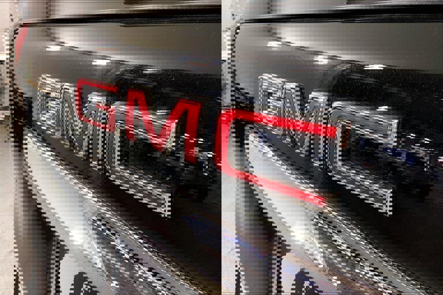 Used 2024 GMC Terrain SLE image 8